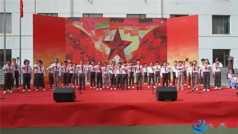 偶遇杜海涛沈梦辰逛街，十指紧扣甜如初恋，网友：这才是真爱！